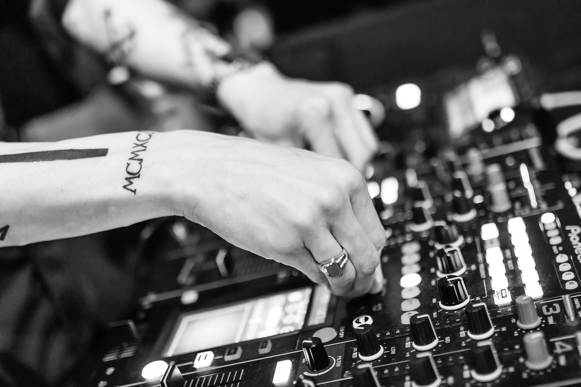 Con un poco de esfuerzo, aprenderás a manejar un software de creación musical.